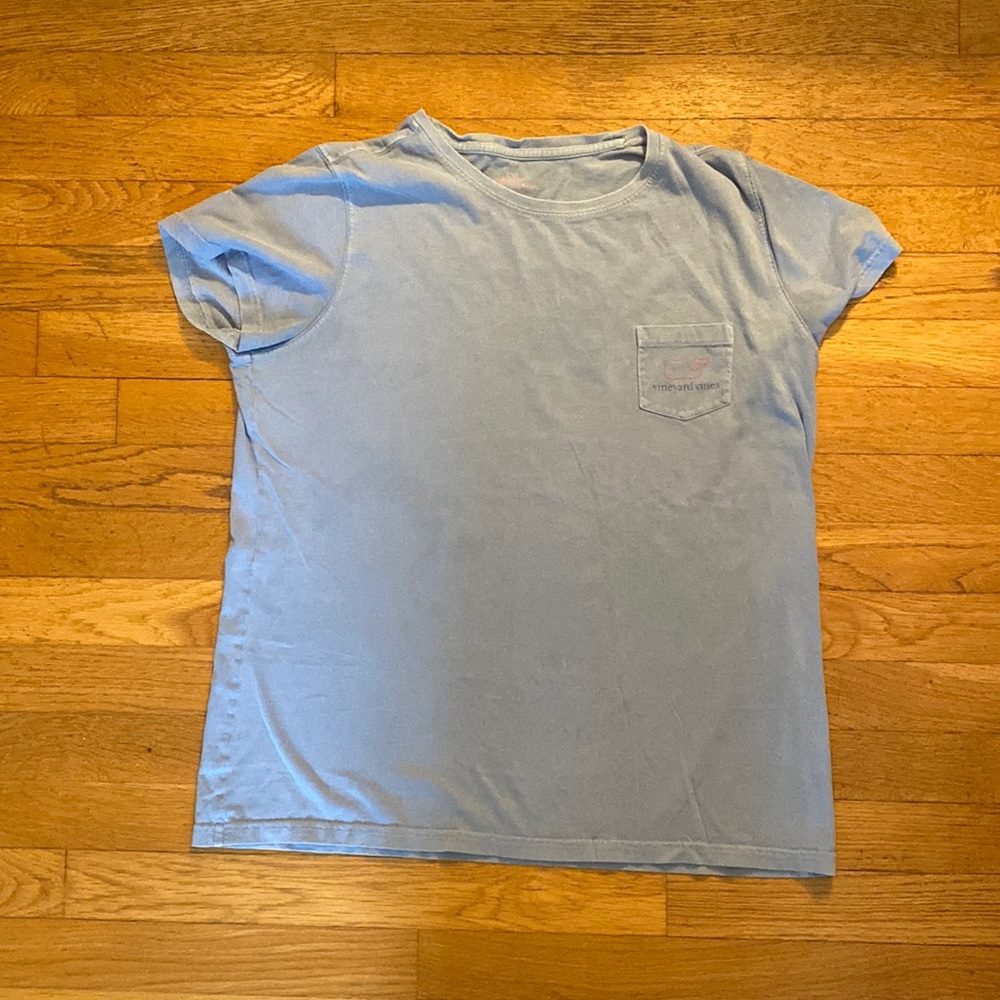 Vineyard Vines T shirt
